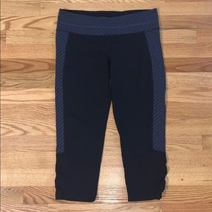 Athleta black and gray cropped leggings!